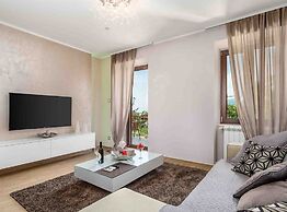 Modern Comfort With Shared Pool & Lush Green Surroundings in Kastav