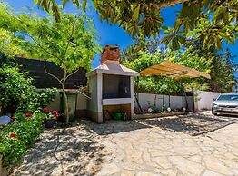 Relaxing Zadar Hideaway With Seasonal Pool & Seaside Charm