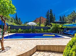 Relaxing Zadar Hideaway With Seasonal Pool & Seaside Charm