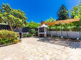 Relaxing Zadar Hideaway With Seasonal Pool & Seaside Charm