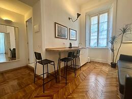 Casa Milano Classic Elegance with Balcony
