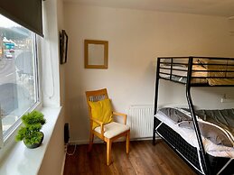 Comfortable 1 Bed Retreat in Batley - Sleeps 3