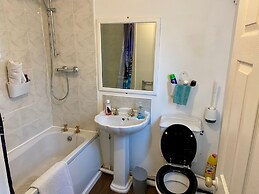 Comfortable 1 Bed Retreat in Batley - Sleeps 3