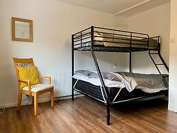 Comfortable 1 Bed Retreat in Batley - Sleeps 3