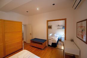 Cozy 2BR Apartment near Piazza Navona