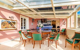 Villa Paradise-sleeps 20-pool-sea Views-pets