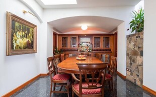 Villa Paradise-sleeps 20-pool-sea Views-pets