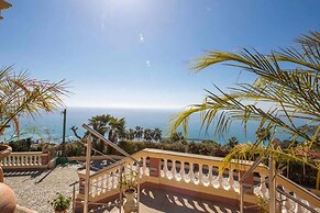 Villa Paradise-sleeps 20-pool-sea Views-pets