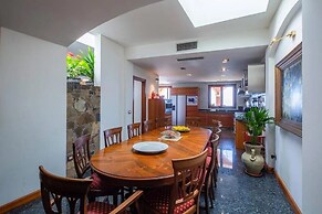 Villa Paradise-sleeps 20-pool-sea Views-pets