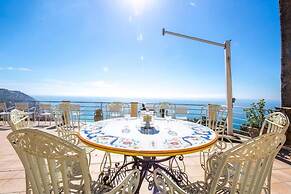 Villa Paradise-sleeps 20-pool-sea Views-pets