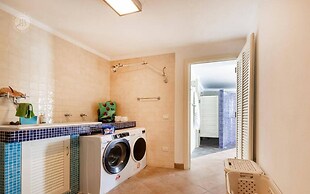 Villa Paradise-sleeps 20-pool-sea Views-pets