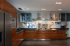 Villa Paradise-sleeps 20-pool-sea Views-pets