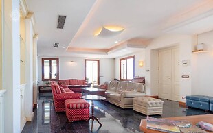 Villa Paradise-sleeps 20-pool-sea Views-pets