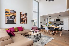 Modern Penthouse with 3-bedrooms