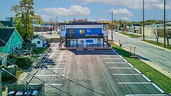 Stadium Container Club House