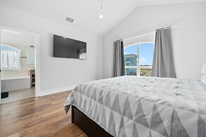 Huge Vacation Home! Community Boardwalk to the Beach