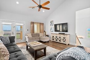 Huge Vacation Home! Community Boardwalk to the Beach