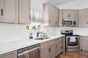 Huge Vacation Home! Community Boardwalk to the Beach