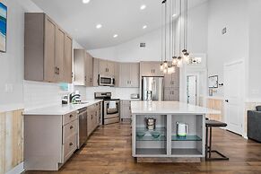 Huge Vacation Home! Community Boardwalk to the Beach