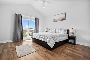 Huge Vacation Home! Community Boardwalk to the Beach