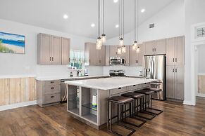 Huge Vacation Home! Community Boardwalk to the Beach