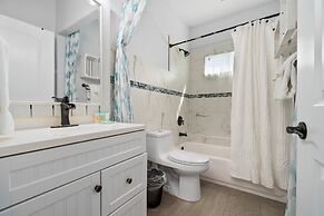 Huge Vacation Home! Community Boardwalk to the Beach