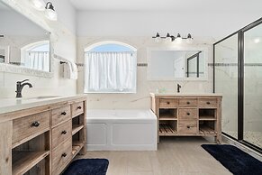 Huge Vacation Home! Community Boardwalk to the Beach