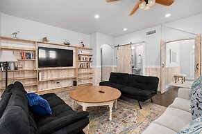 Huge Vacation Home! Community Boardwalk to the Beach