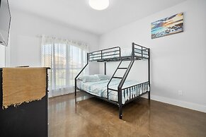 Huge Vacation Home! Community Boardwalk to the Beach