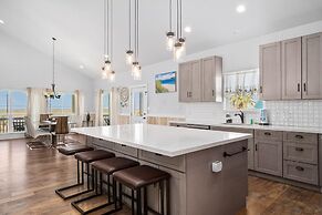 Huge Vacation Home! Community Boardwalk to the Beach