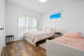 Huge Vacation Home! Community Boardwalk to the Beach