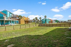 Huge Vacation Home! Community Boardwalk to the Beach