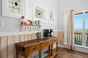 Huge Vacation Home! Community Boardwalk to the Beach