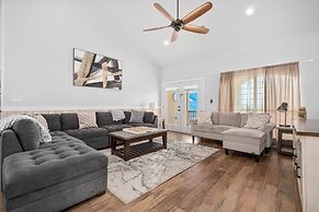 Huge Vacation Home! Community Boardwalk to the Beach