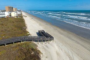 Huge Vacation Home! Community Boardwalk to the Beach