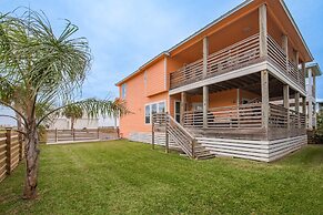 Sunrise Paradise - Pet Friendly! Community Pool!