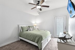 Sunrise Paradise - Pet Friendly! Community Pool!