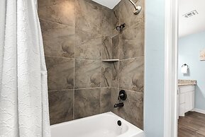 Sunrise Paradise - Pet Friendly! Community Pool!