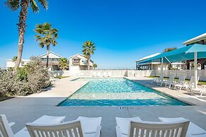Sunrise Paradise - Pet Friendly! Community Pool!