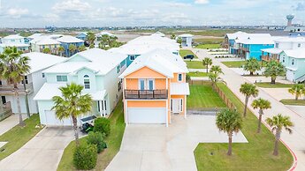 Sunrise Paradise - Pet Friendly! Community Pool!