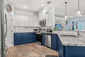 Sunrise Paradise - Pet Friendly! Community Pool!