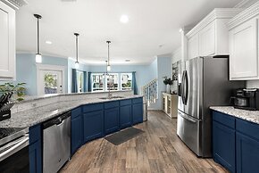 Sunrise Paradise - Pet Friendly! Community Pool!