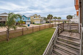 Sunrise Paradise - Pet Friendly! Community Pool!