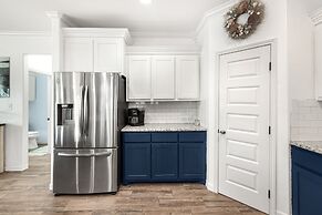 Sunrise Paradise - Pet Friendly! Community Pool!