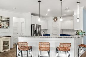 Sunrise Paradise - Pet Friendly! Community Pool!