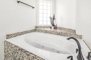 Sunrise Paradise - Pet Friendly! Community Pool!