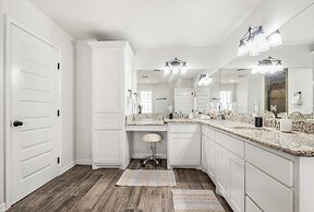 Sunrise Paradise - Pet Friendly! Community Pool!