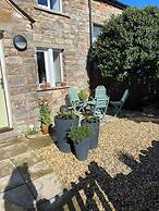 Idyllic Cottage Sleeps 4 pet Friendly