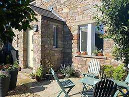 Idyllic Cottage Sleeps 4 pet Friendly