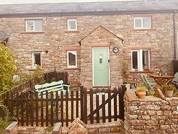 Idyllic Cottage Sleeps 4 pet Friendly